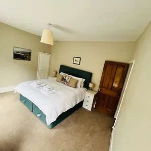 https://arthurs-cottage.yorkshirehotels.net